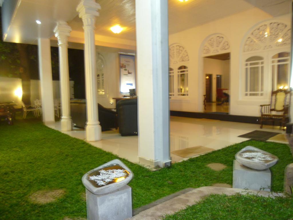 Crystal V Tourist Resort Anuradhapura Exteriör bild