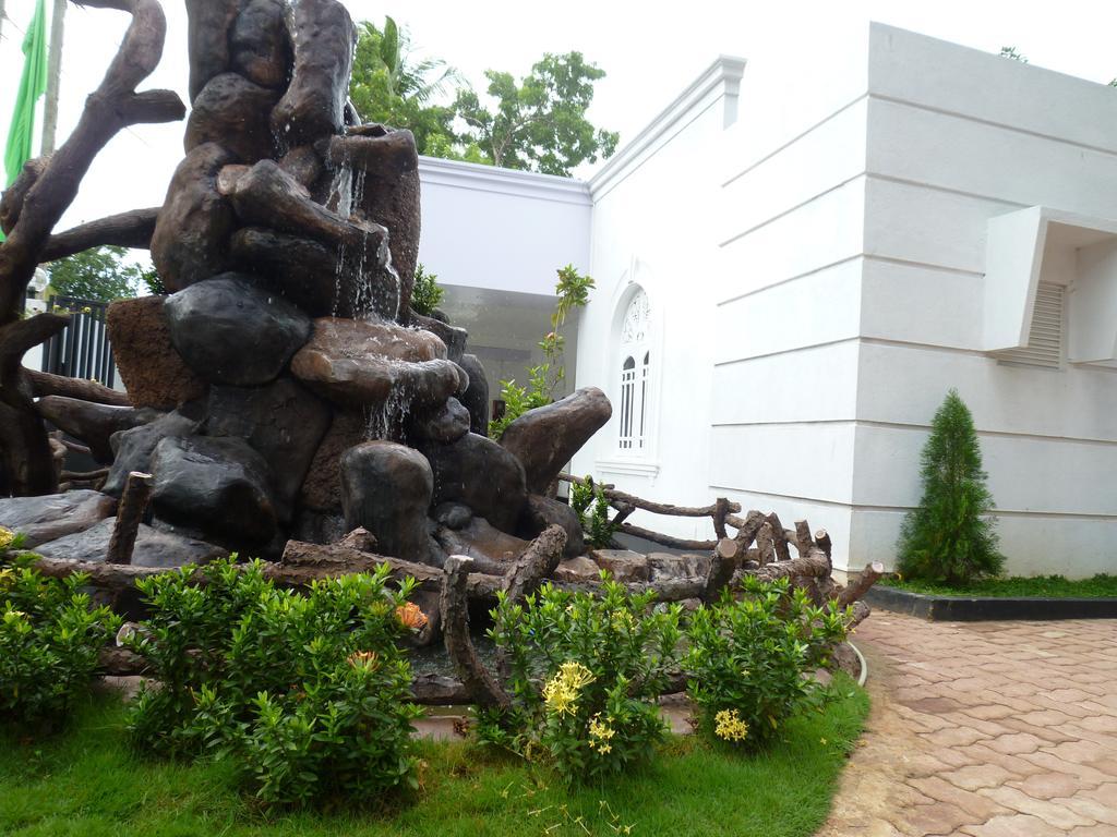 Crystal V Tourist Resort Anuradhapura Exteriör bild
